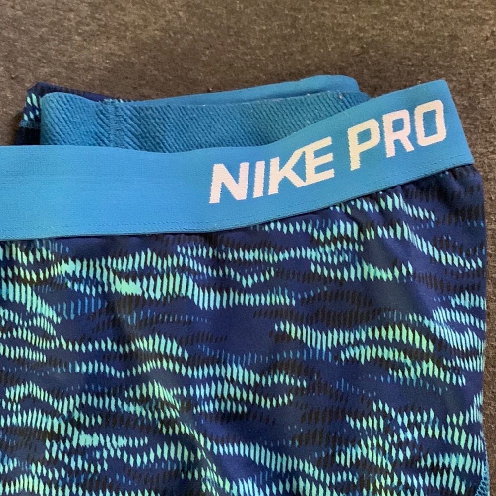 Nike pro capris
